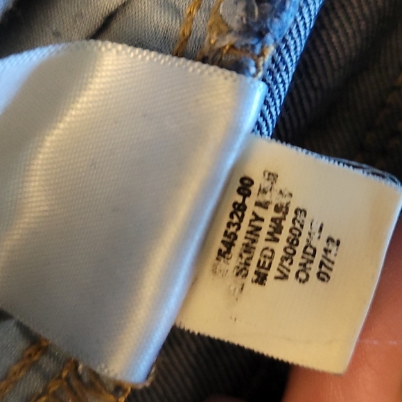 OLD NAVY MATERNITY Jeans 2 Pair Size 2 - Picture 14 of 14